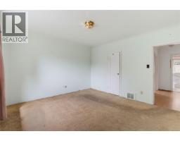 Eating area - 2835 Fifth St, Victoria, BC V8T4B3 Photo 12