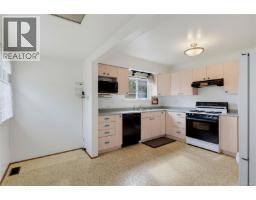 Porch - 2835 Fifth St, Victoria, BC V8T4B3 Photo 7