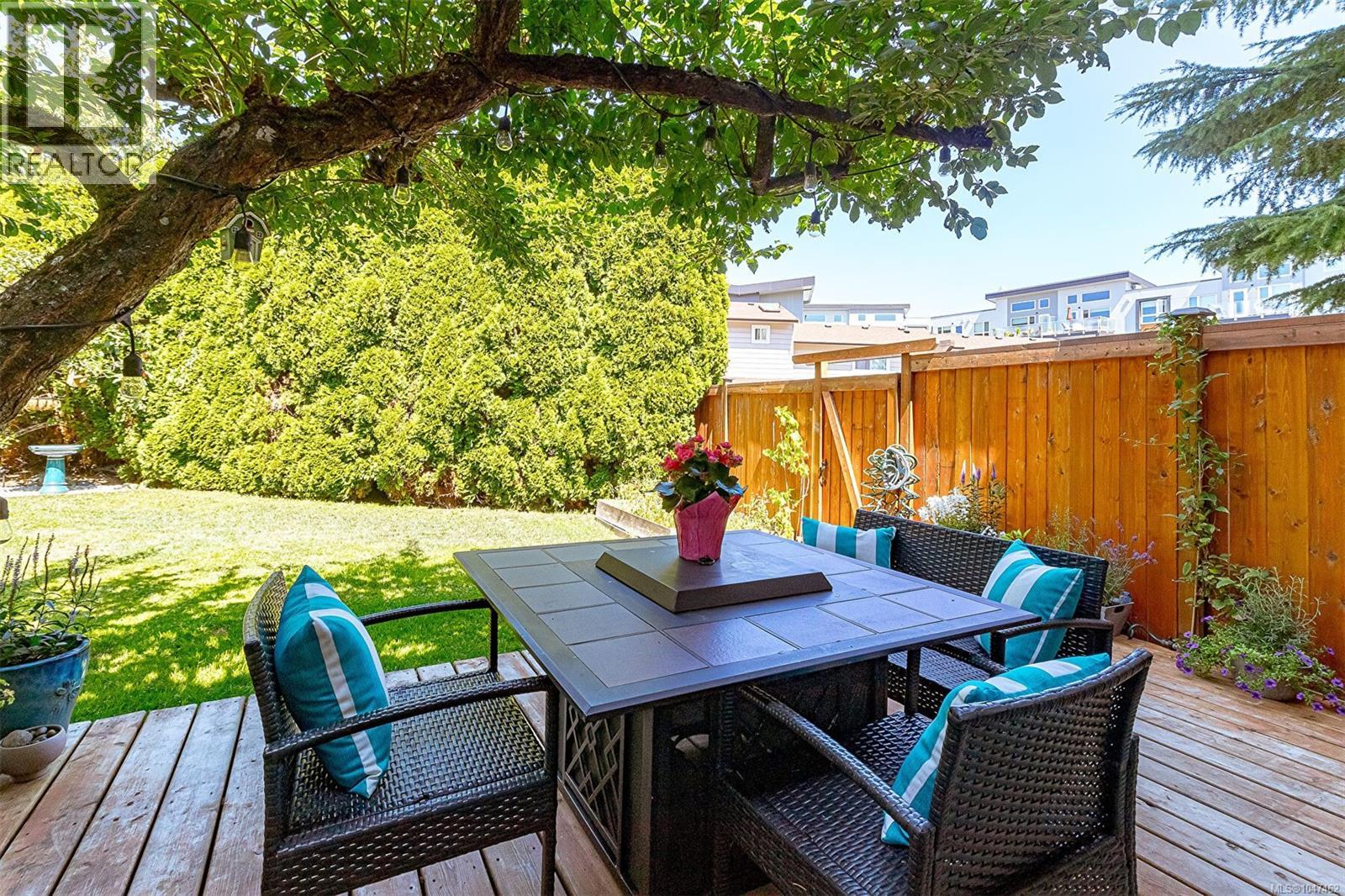 #11 7675 East Saanich Rd - 38