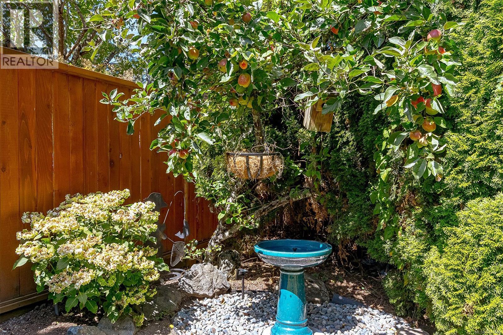 #11 7675 East Saanich Rd - 44