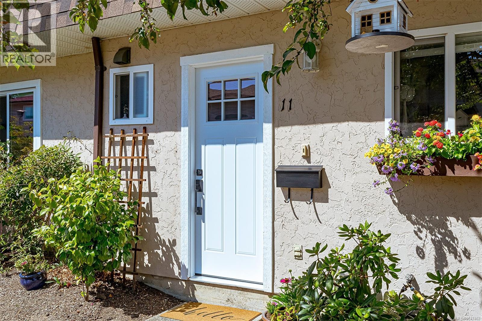 #11 7675 East Saanich Rd - 9