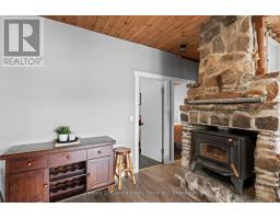 1255 Ross Lake Road, Dysart Et Al, ON K0M1S0 Photo 11