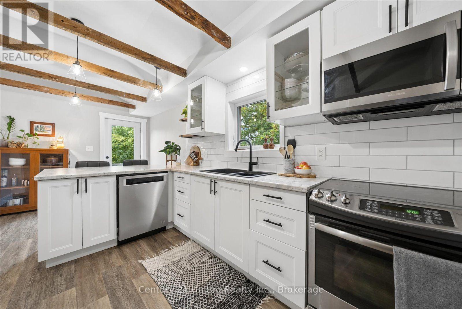 555 ROMAINE STREET - 19