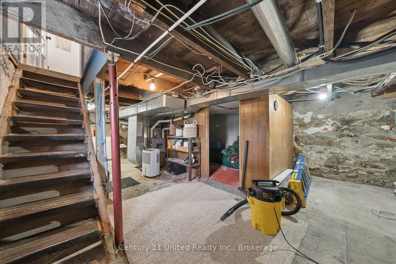 555 ROMAINE STREET - 32
