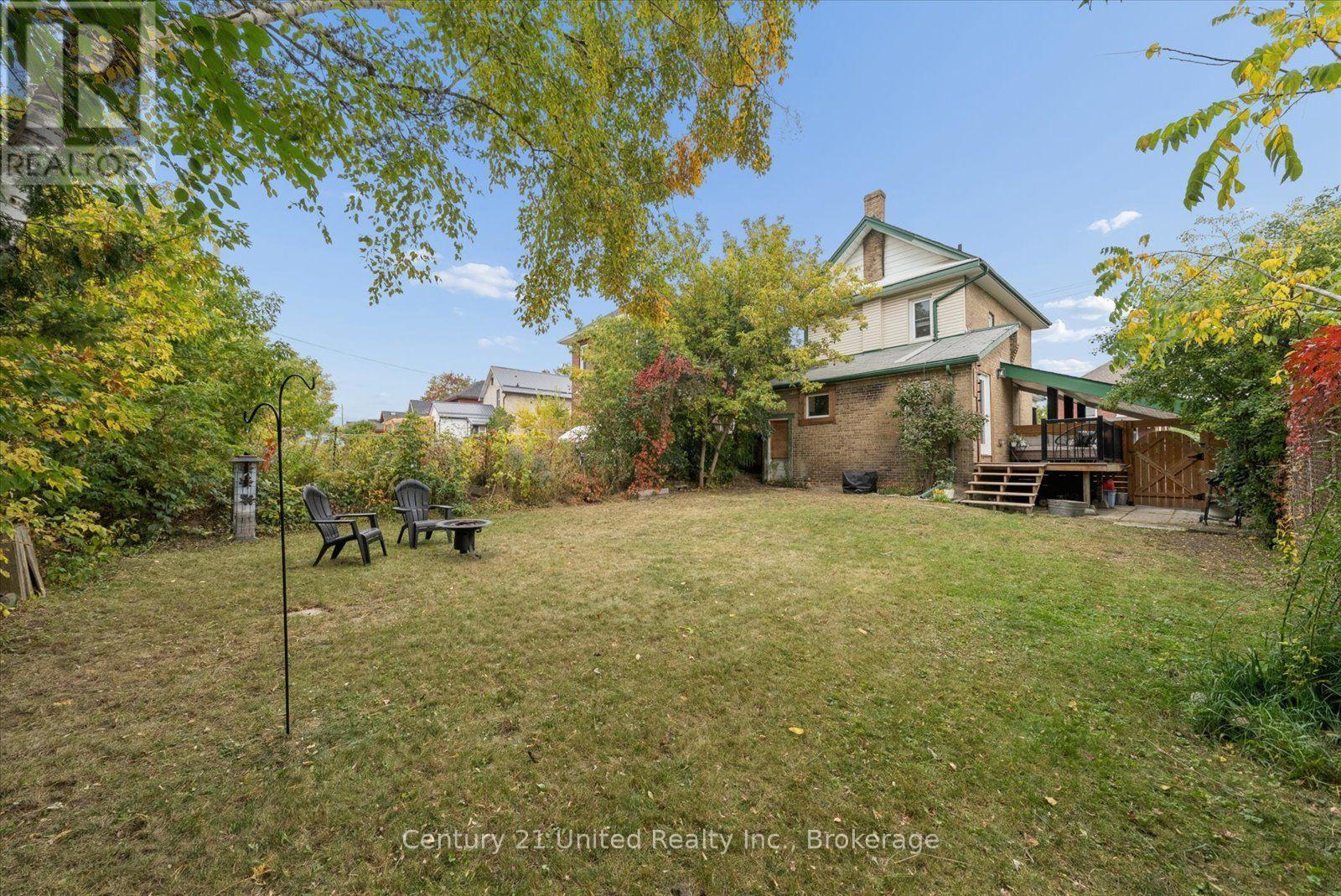 555 ROMAINE STREET - 36