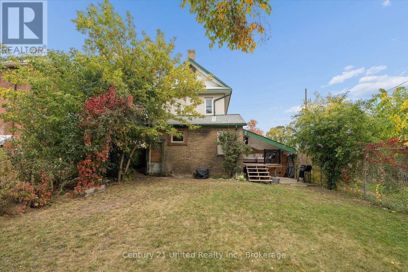 555 ROMAINE STREET - 37