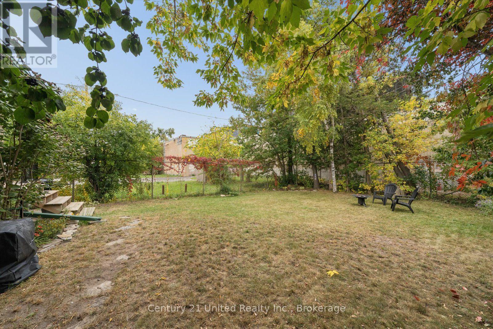 555 ROMAINE STREET - 39