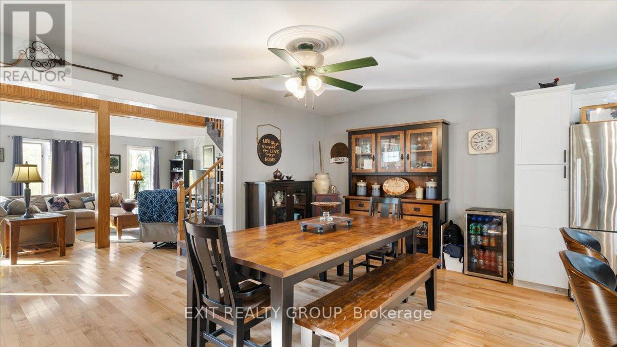 44 HILLCREST DRIVE - 12