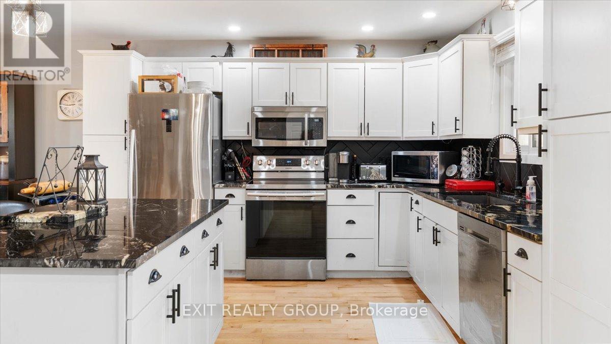 44 HILLCREST DRIVE - 16