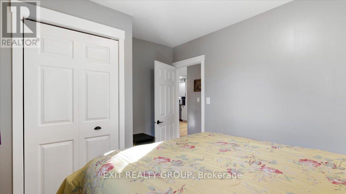 44 HILLCREST DRIVE - 24