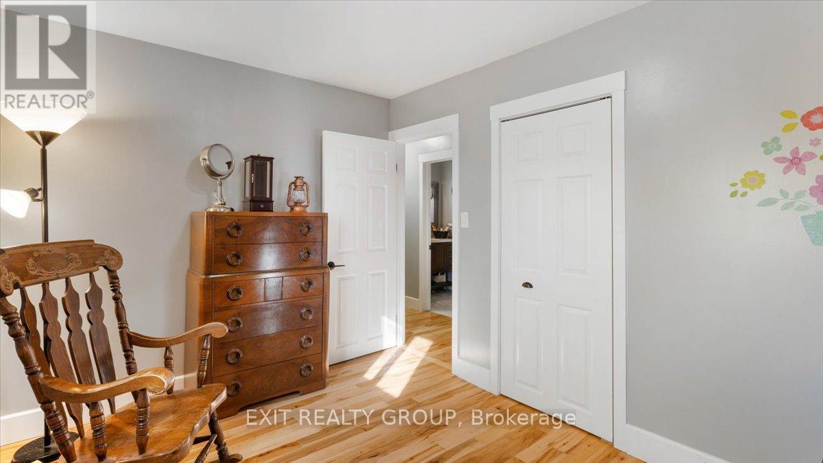44 HILLCREST DRIVE - 27