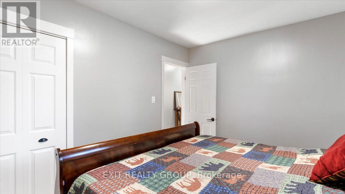 44 HILLCREST DRIVE - 30