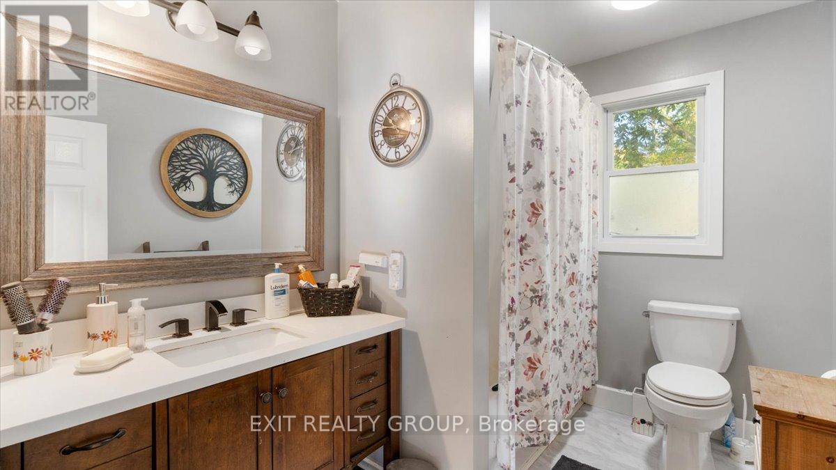 44 HILLCREST DRIVE - 31
