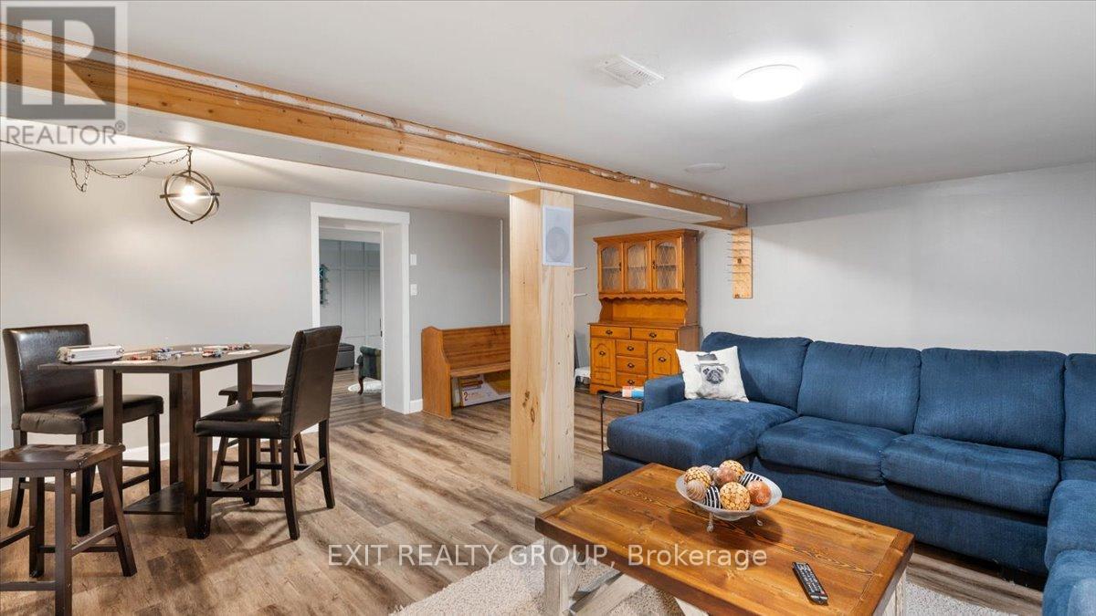 44 HILLCREST DRIVE - 34