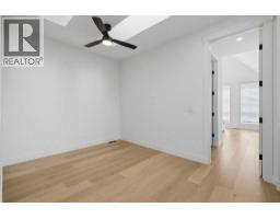 136 10 Avenue NW - photo 17