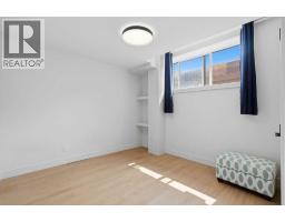 136 10 Avenue NW - photo 33