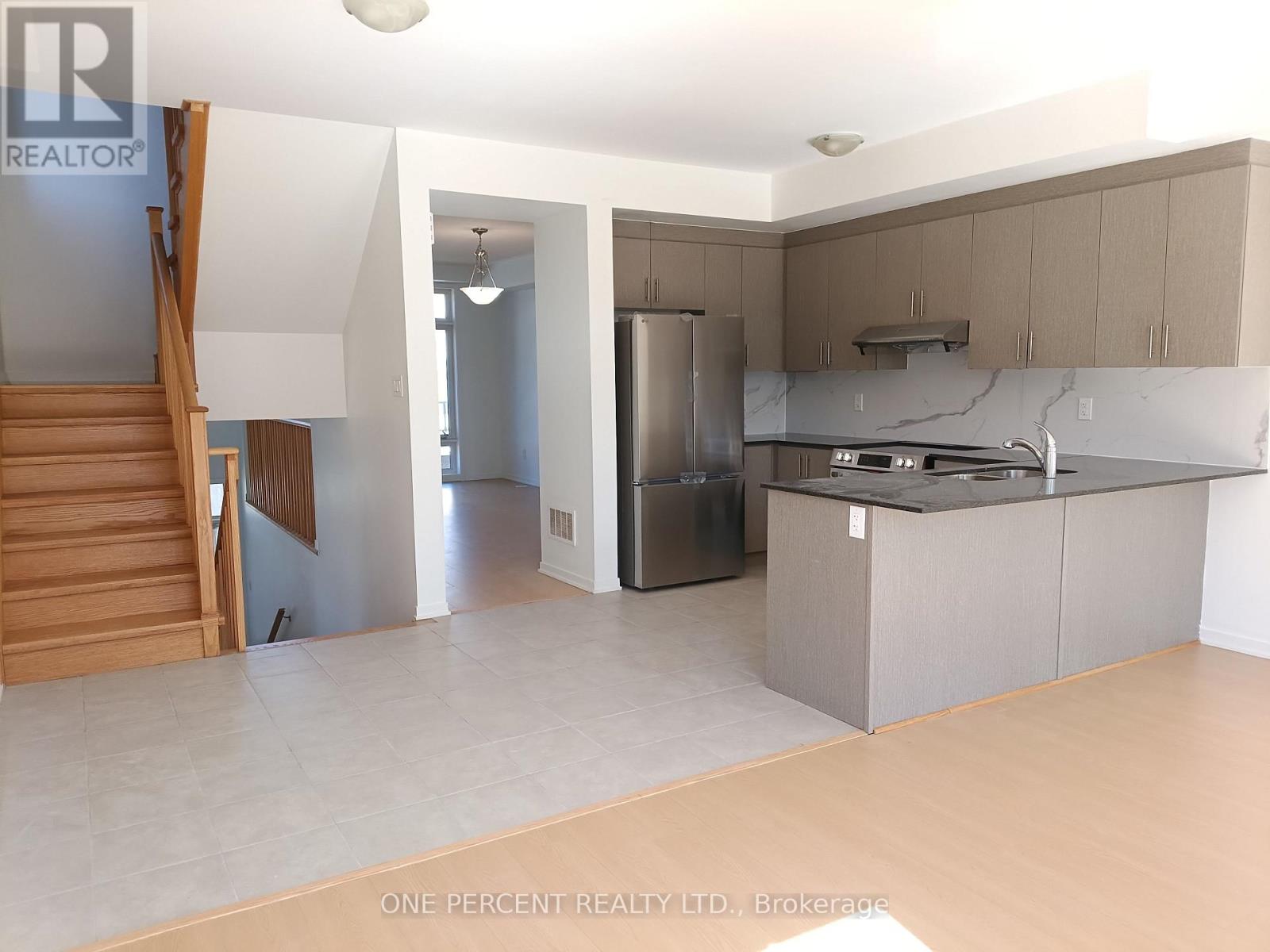 743 Stanstead Path, Oshawa (Samac), Ontario, L1K3G4, Oshawa (Samac), Ontario — photo 4 of 5
