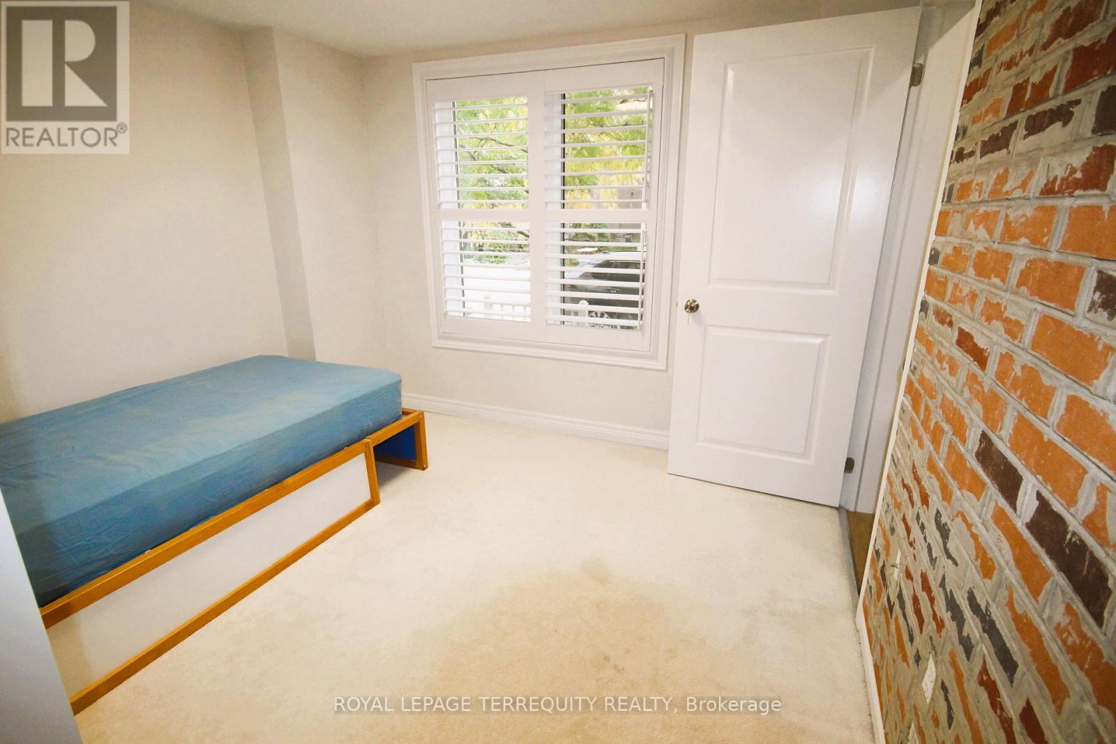 MAIN - 19 DE JONG STREET, Toronto (Dorset Park) — photo 2