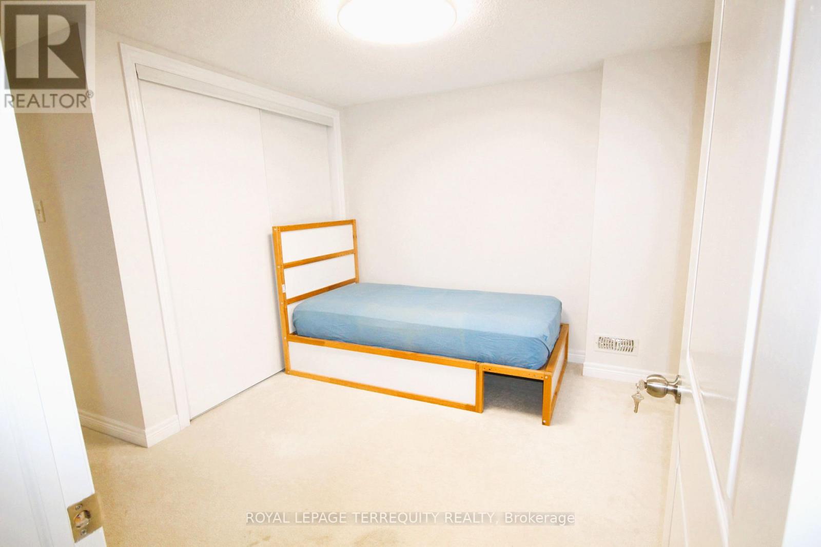 MAIN - 19 DE JONG STREET, Toronto (Dorset Park) — photo 4