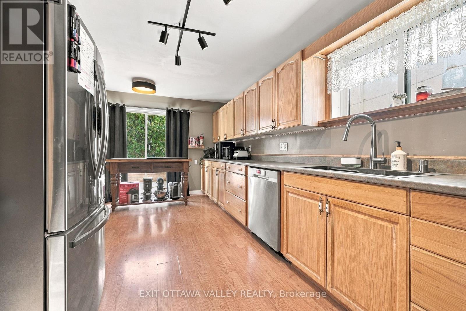 15 TROYES STREET, Deep River — photo 10