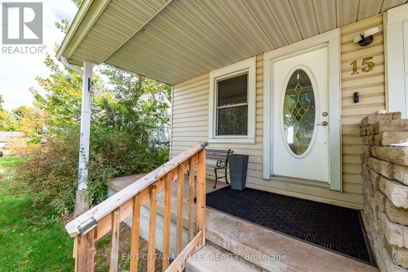 15 TROYES STREET, Deep River — photo 3