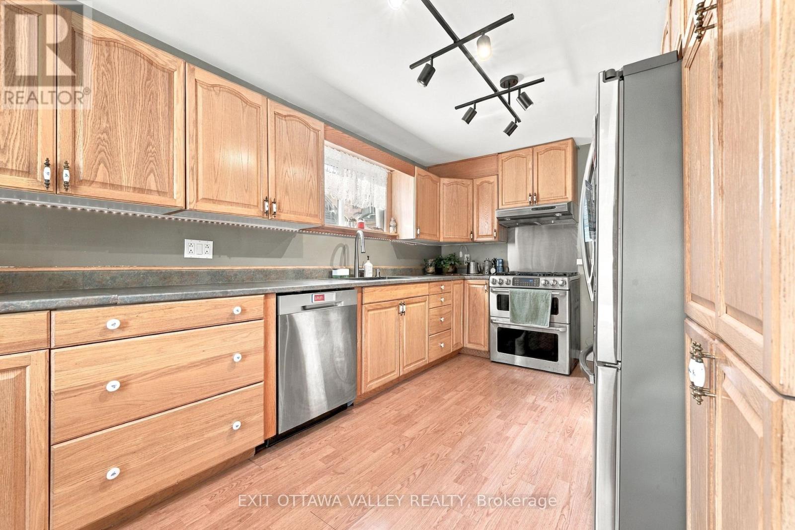 15 TROYES STREET, Deep River — photo 8