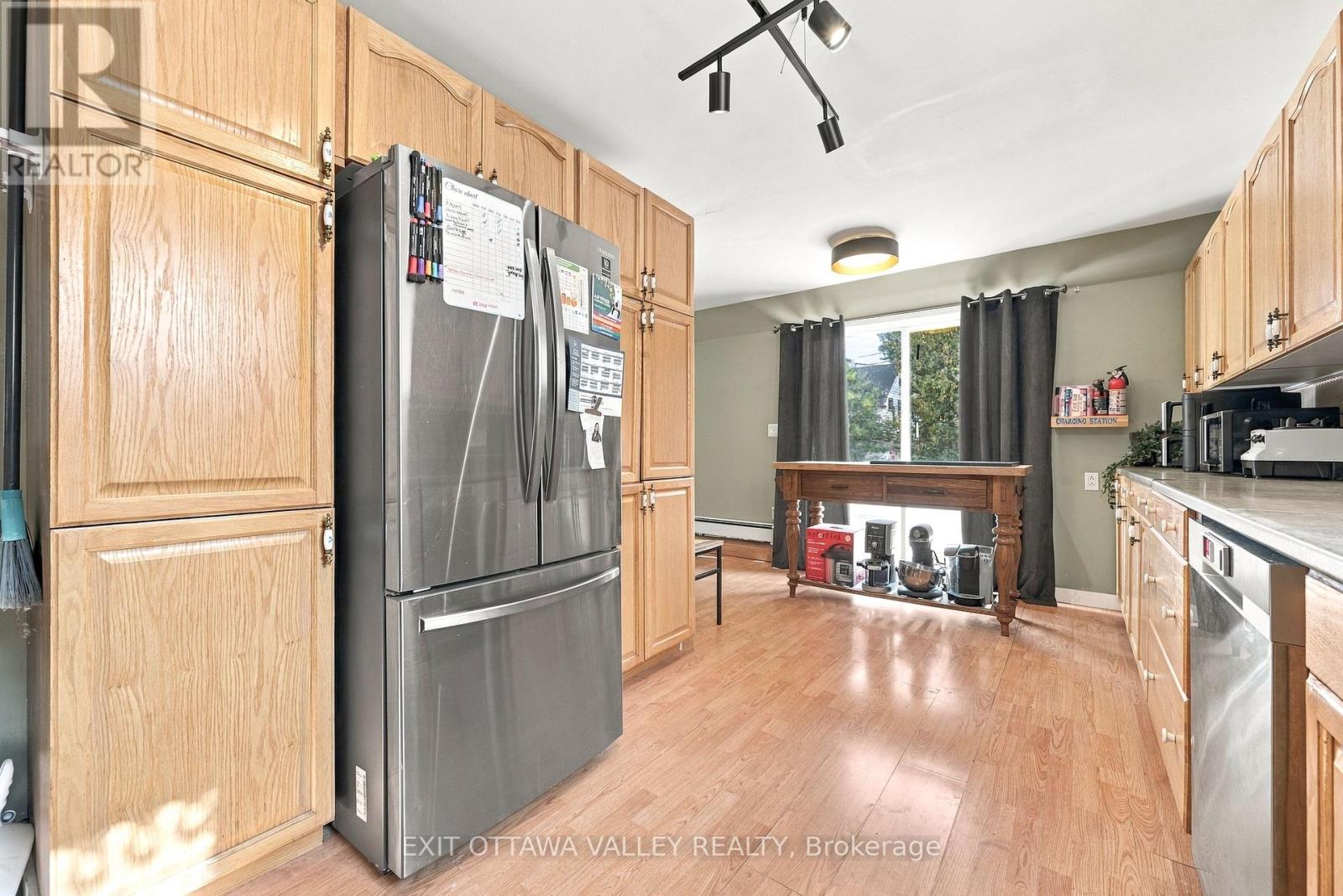 15 TROYES STREET, Deep River — photo 9