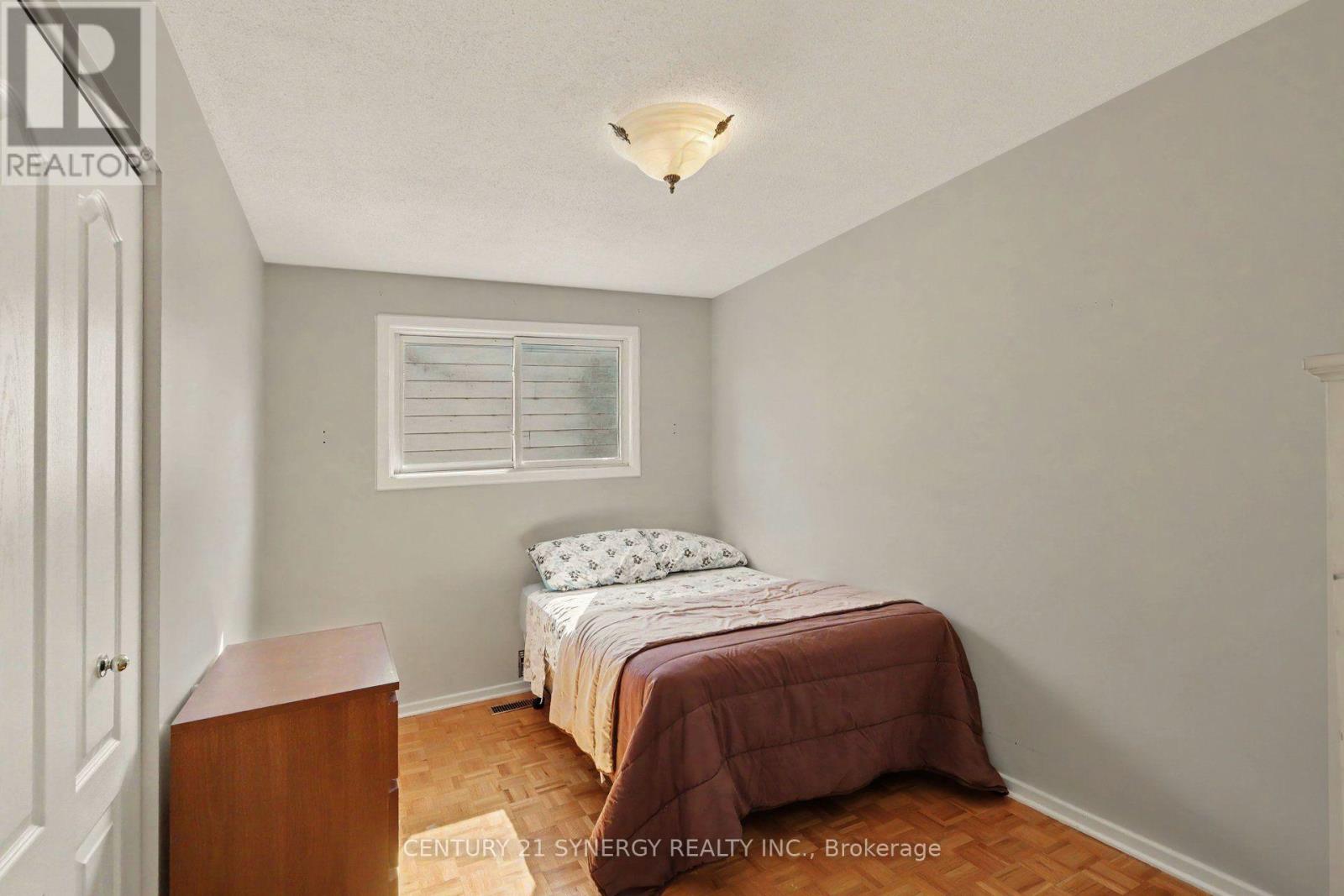 21 ALDER CRESCENT - 24