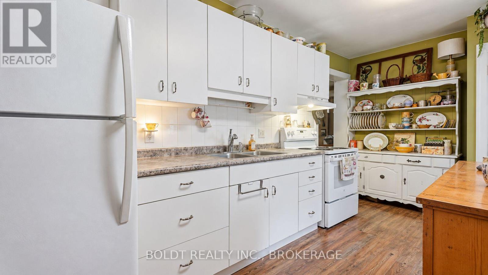 28 CHAPEL STREET S - Image 16