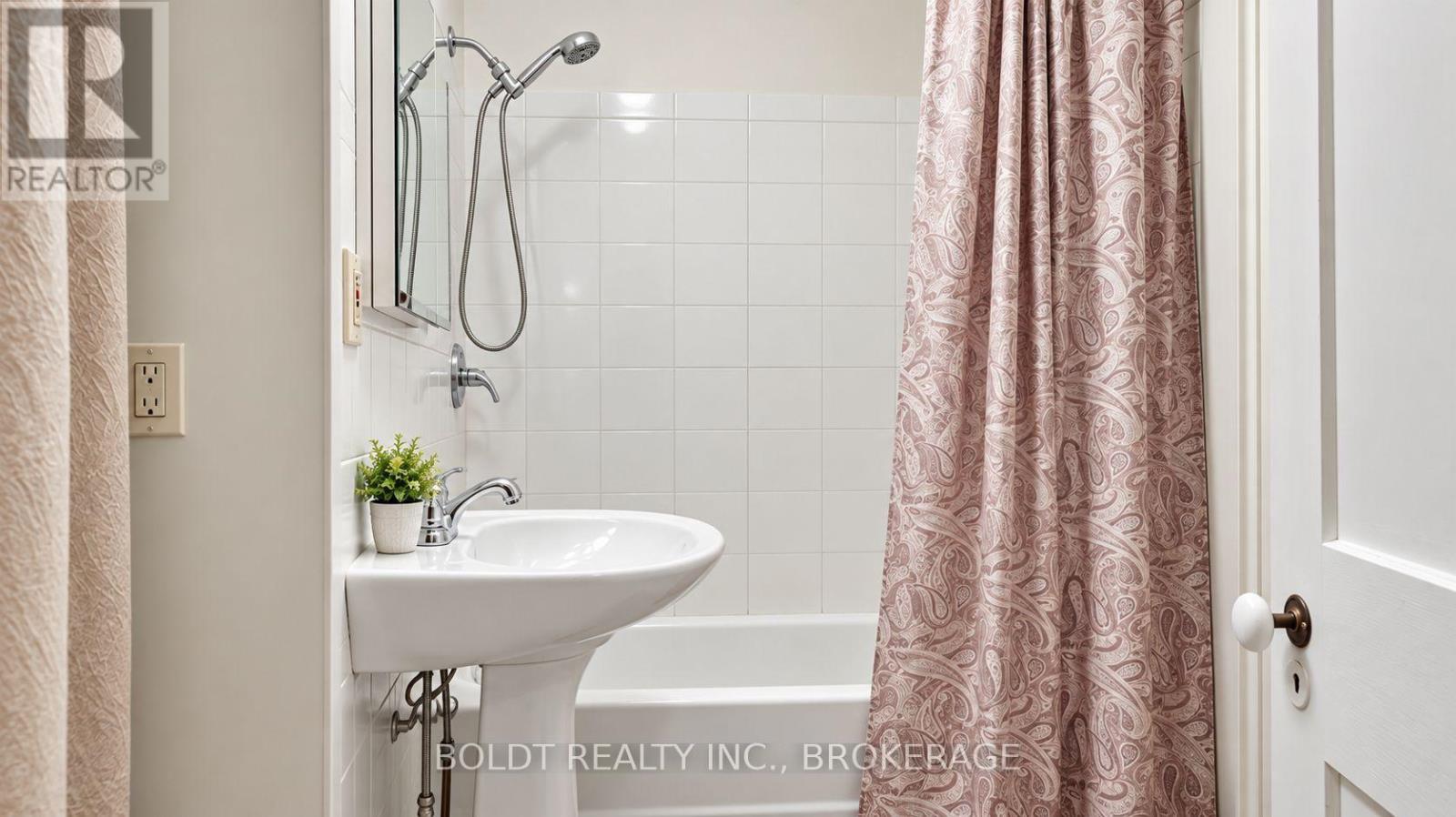 28 CHAPEL STREET S - Image 21