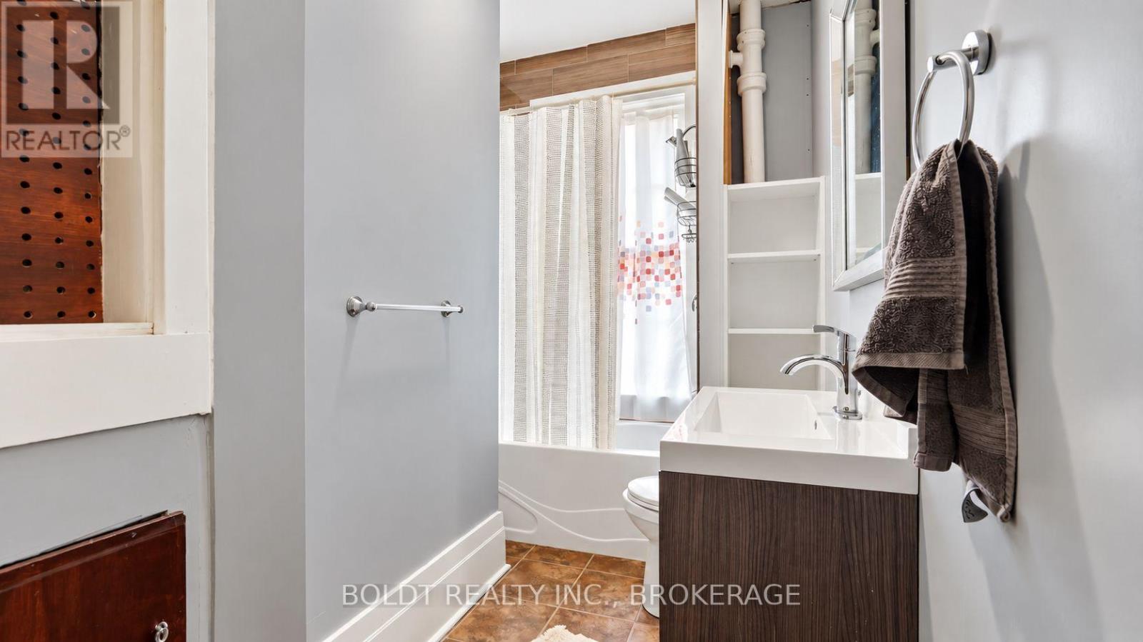 28 CHAPEL STREET S - Image 30