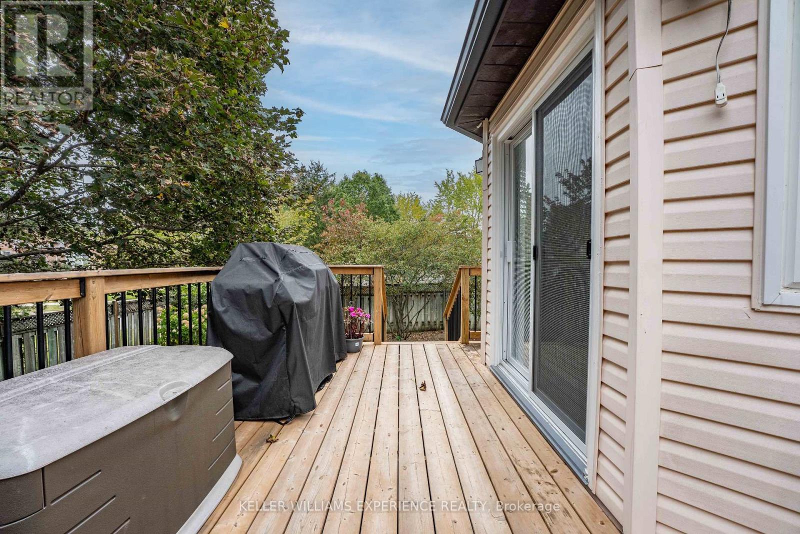 9 EDENBRIDGE DRIVE - 32