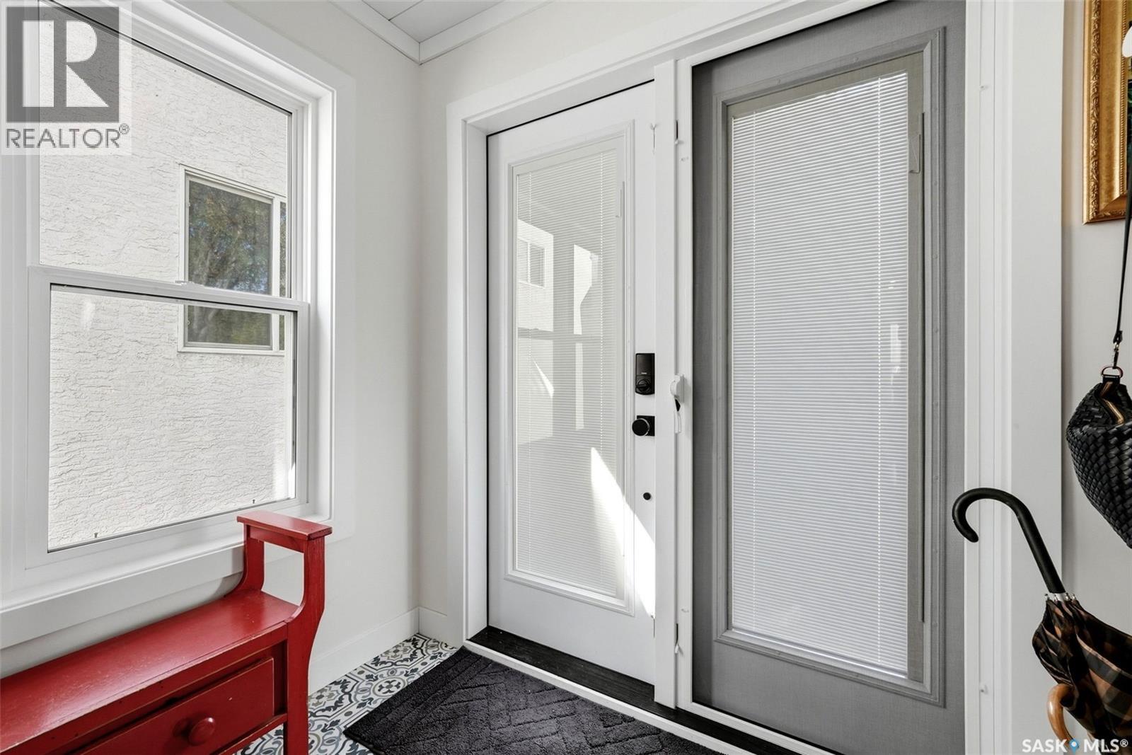 3925 Victoria AVENUE - 33