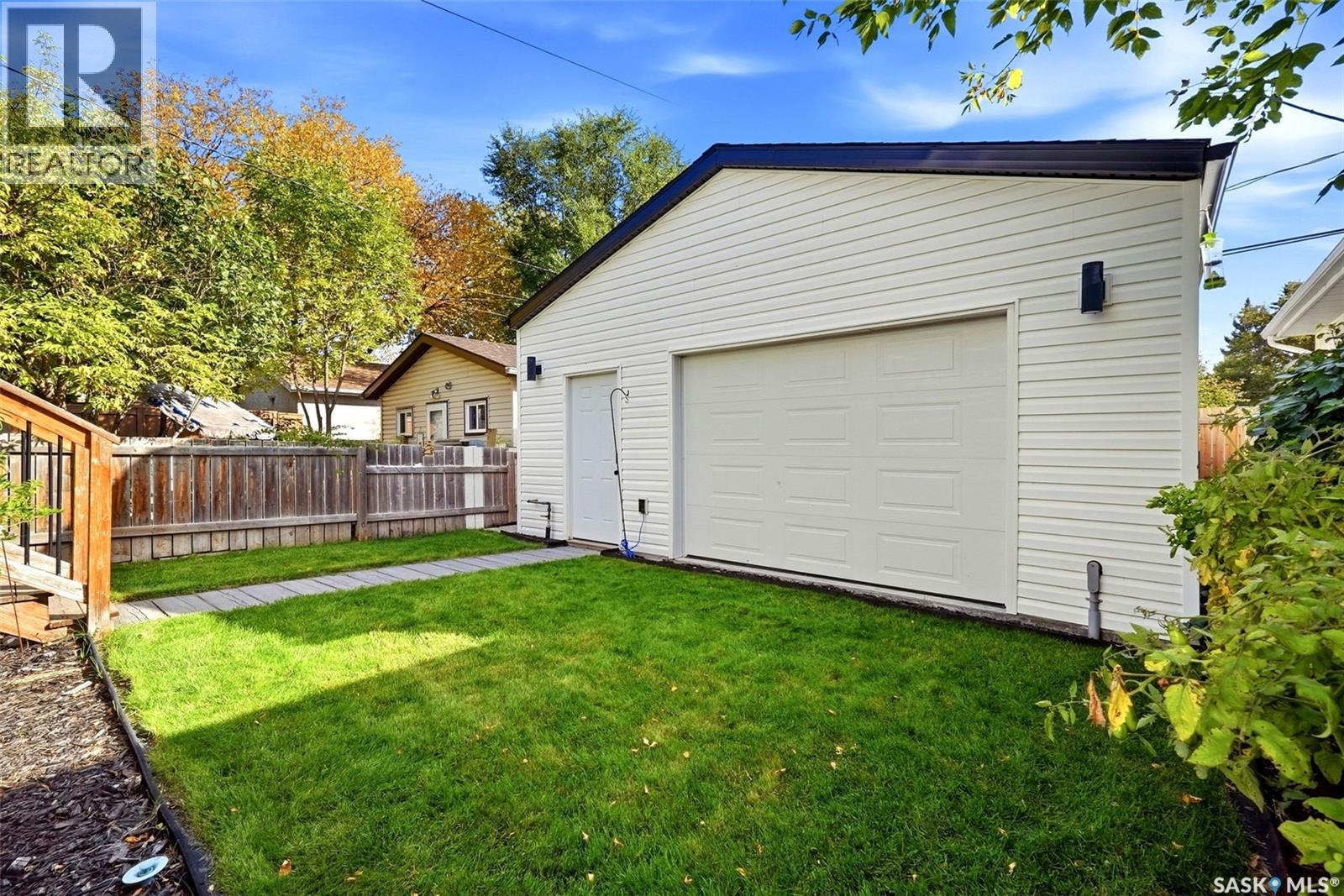 3925 Victoria AVENUE - 37