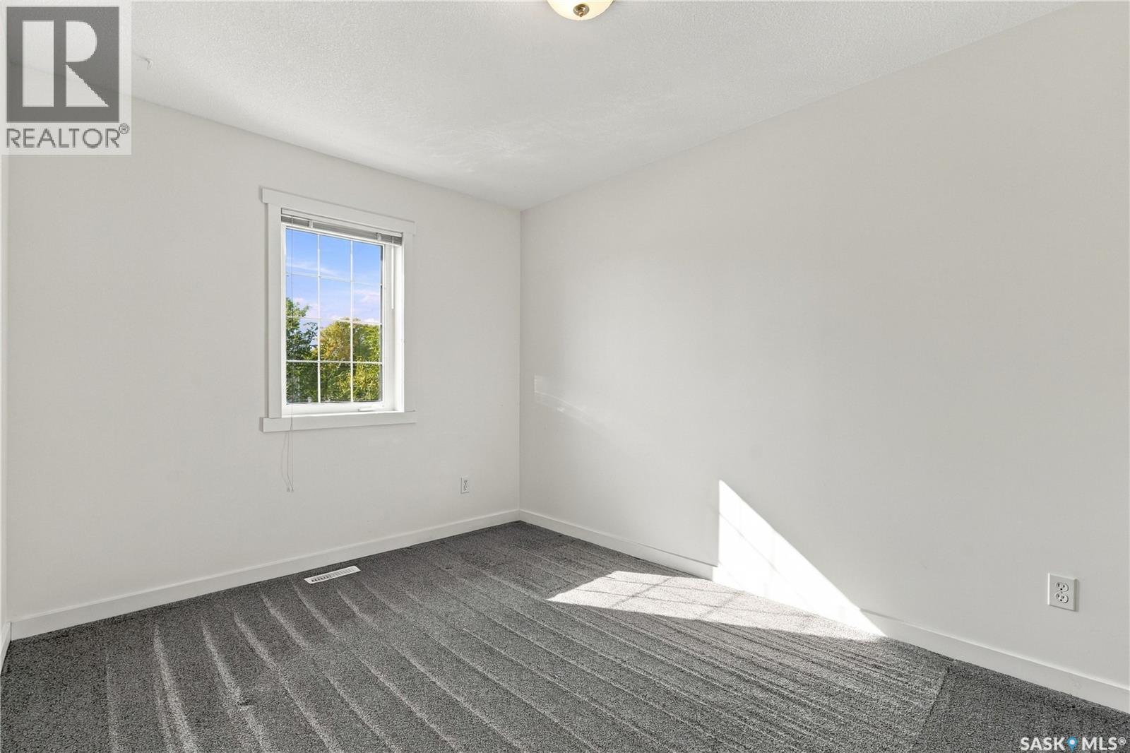 #23 110 Keevil CRESCENT - Image 38