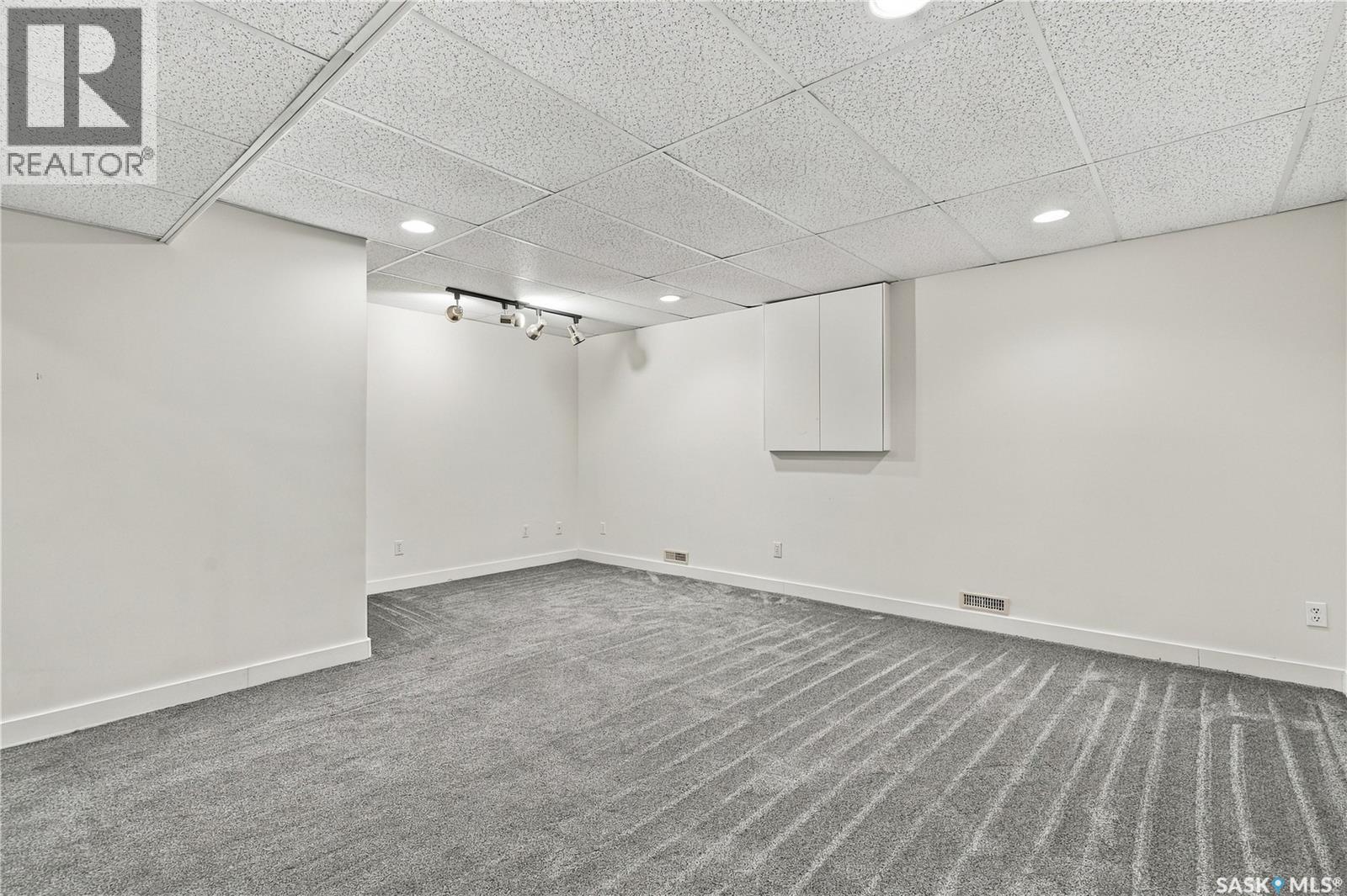 #23 110 Keevil CRESCENT - Image 44