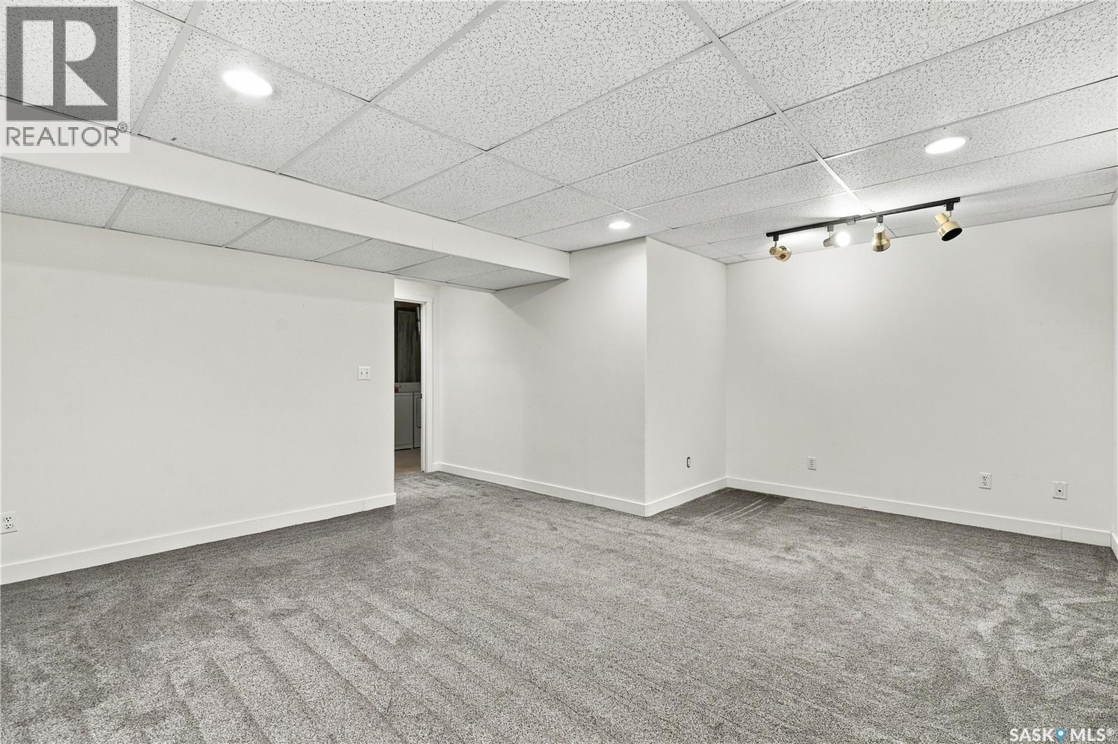 #23 110 Keevil CRESCENT - Image 45