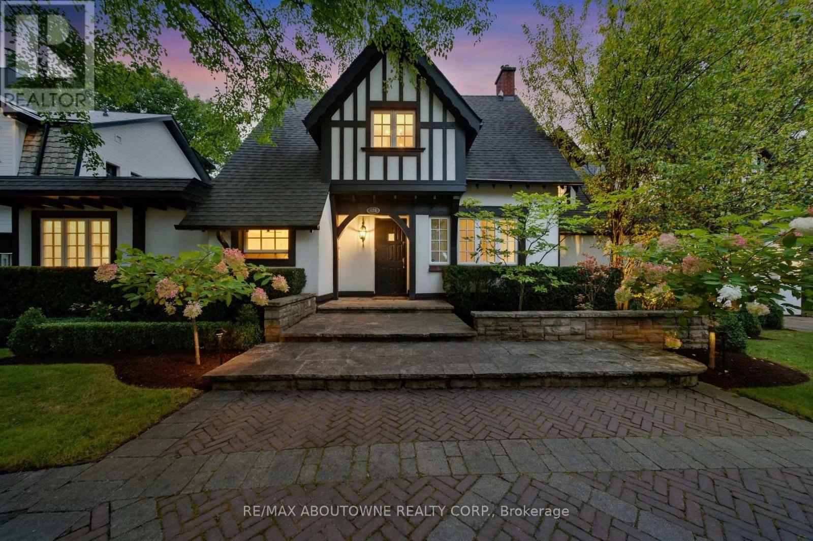 426 TRAFALGAR ROAD, Oakville (OO Old Oakville)