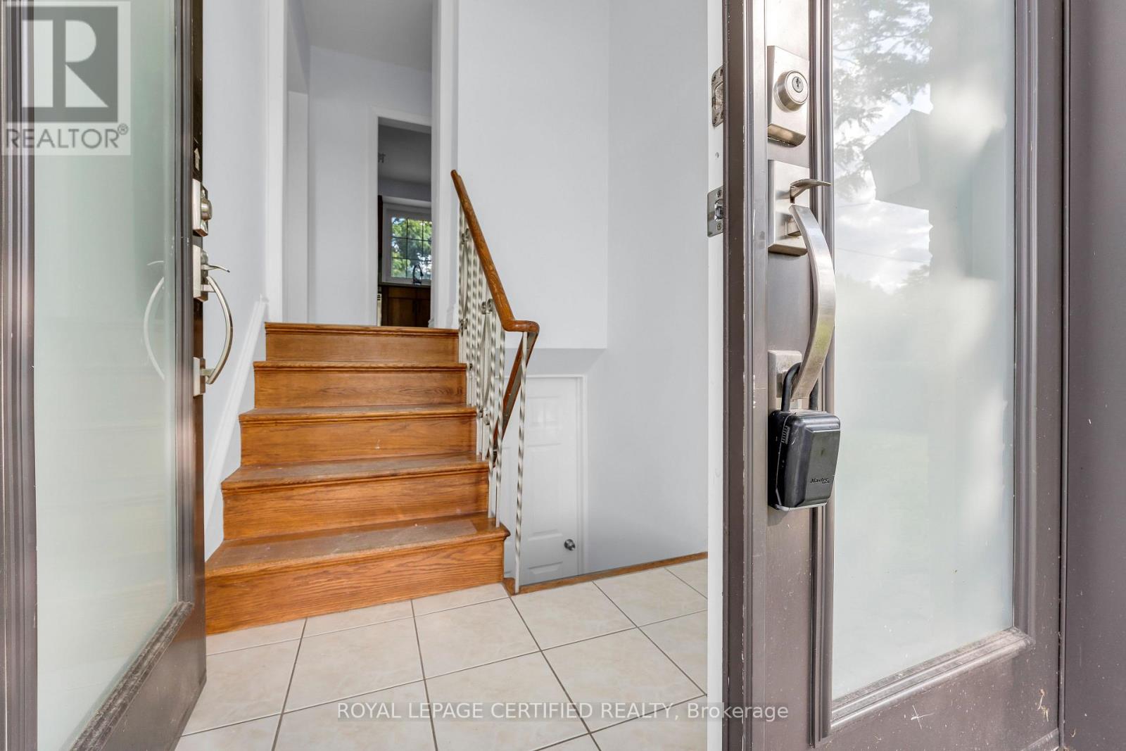 MAIN - 586 PINEGROVE ROAD, Oakville (WO West) — photo 4
