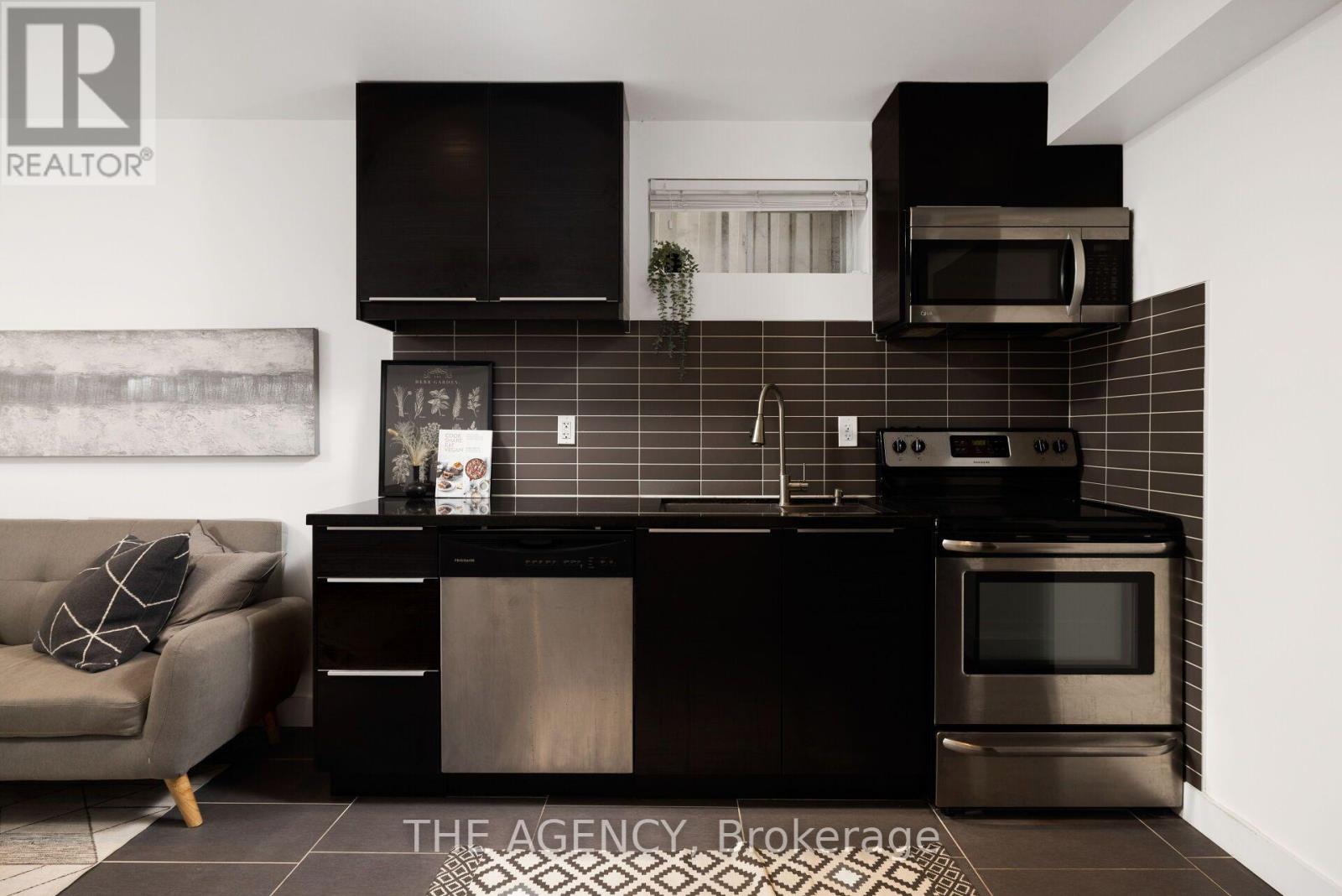 LOWER - 135 PRESCOTT AVENUE, Toronto (Weston-Pellam Park) — photo 2