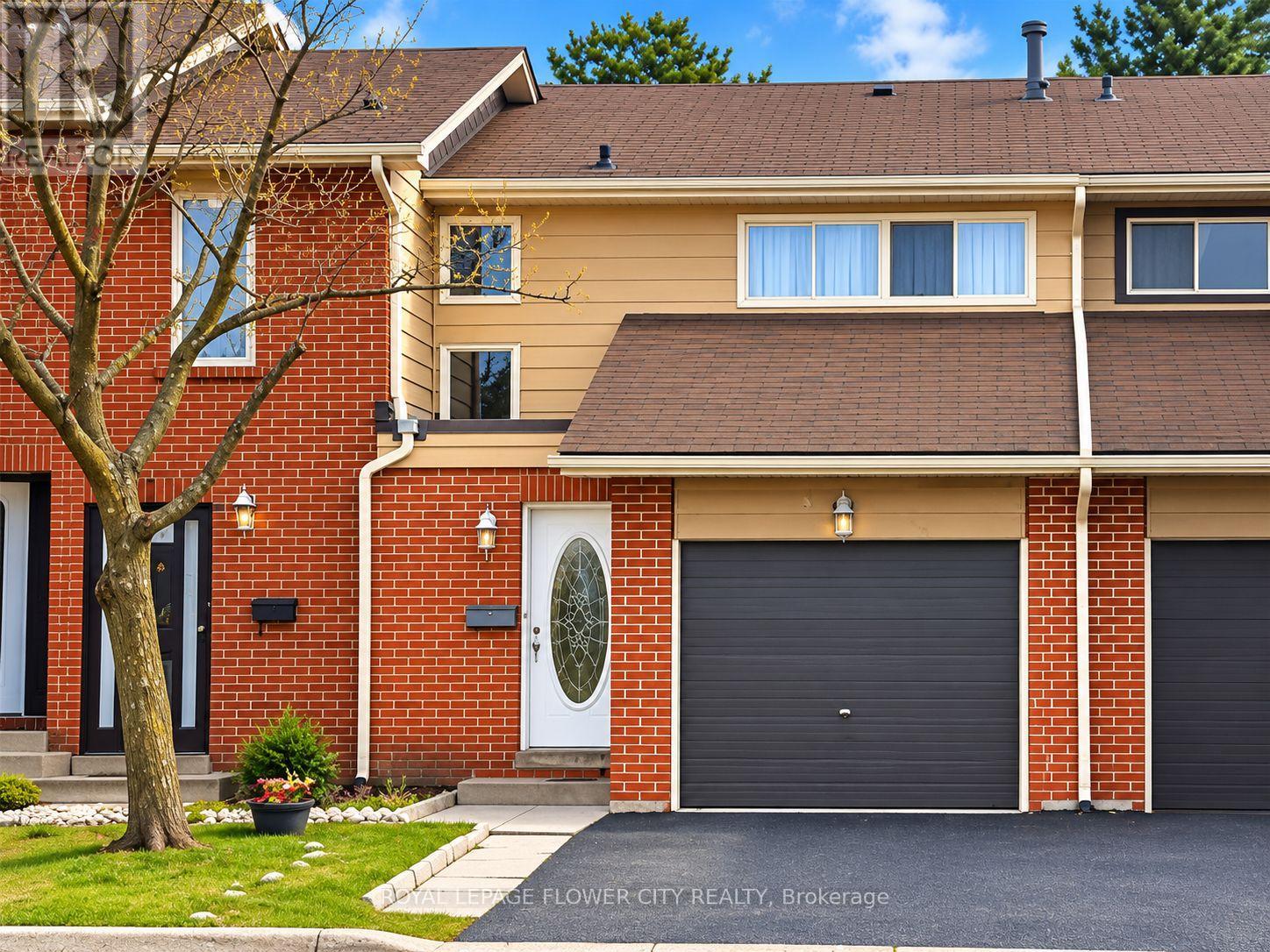 5 - 5 FOSTER CRESCENT, Brampton (Brampton North)