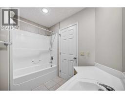 262 21 Avenue NE - photo 29