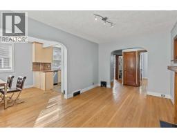 Living room - 319 11 Avenue Ne, Calgary, AB T2H2C3 Photo 6