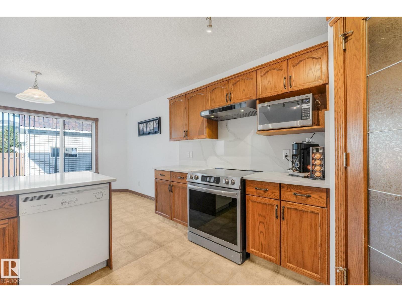 16512 87 ST NW - 17