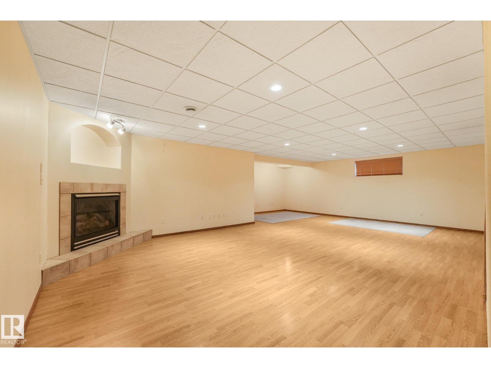 16512 87 ST NW - 29