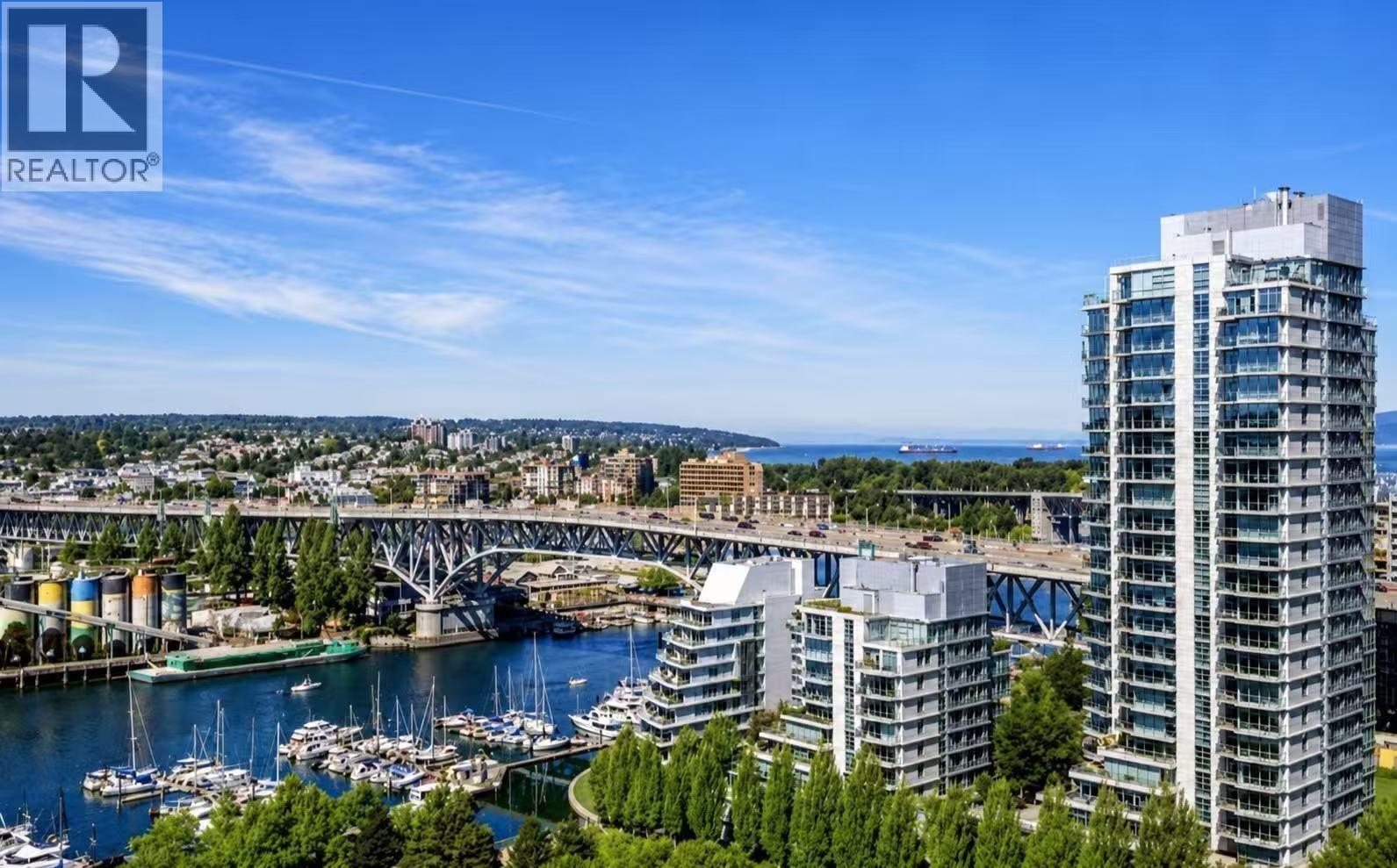455 BEACH CRESCENT