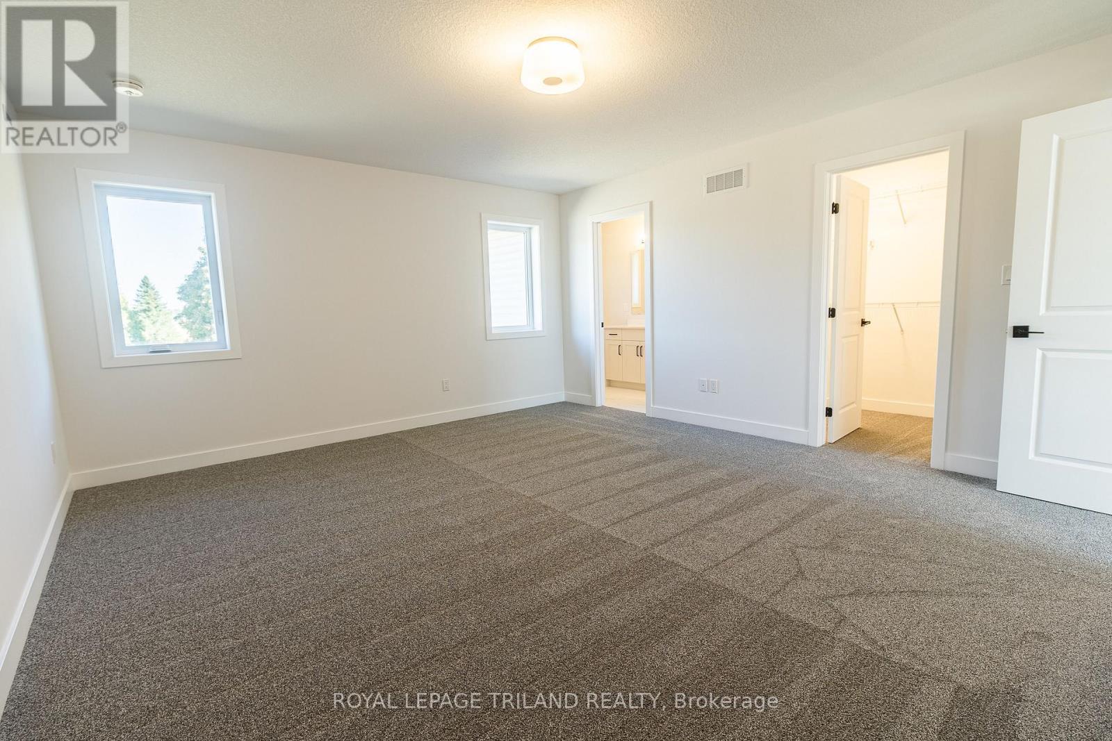 18 HAWKS GATE - Image 12