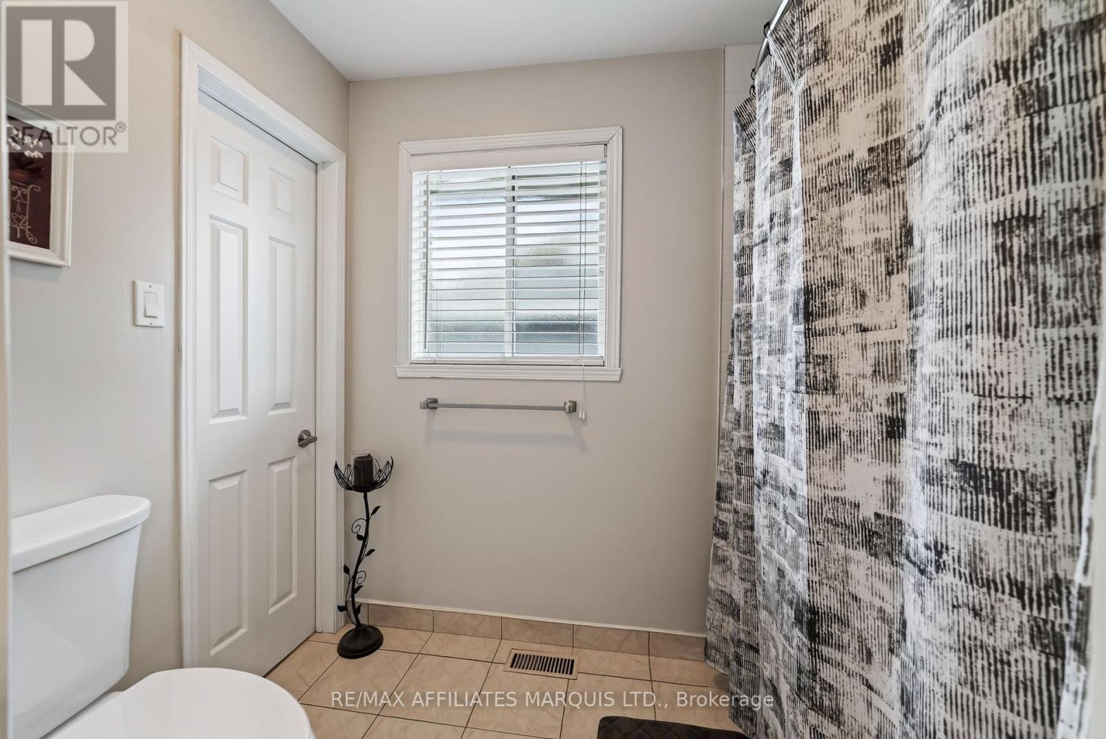 828 CHELSEA CRESCENT - Image 19
