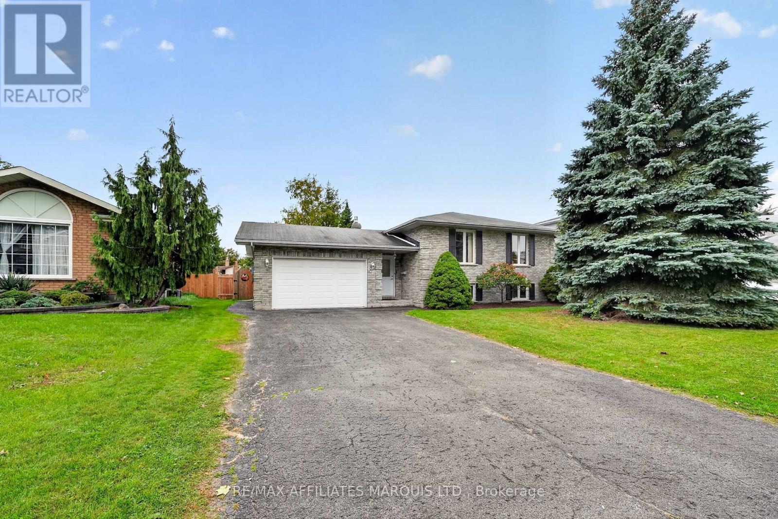 828 CHELSEA CRESCENT, Cornwall — photo 2