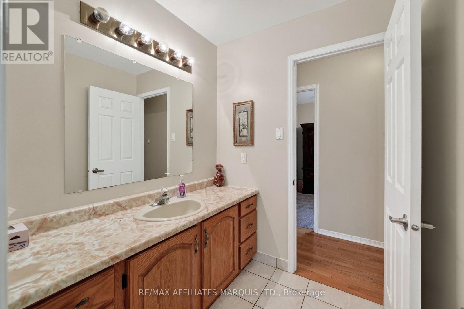 828 CHELSEA CRESCENT - 20